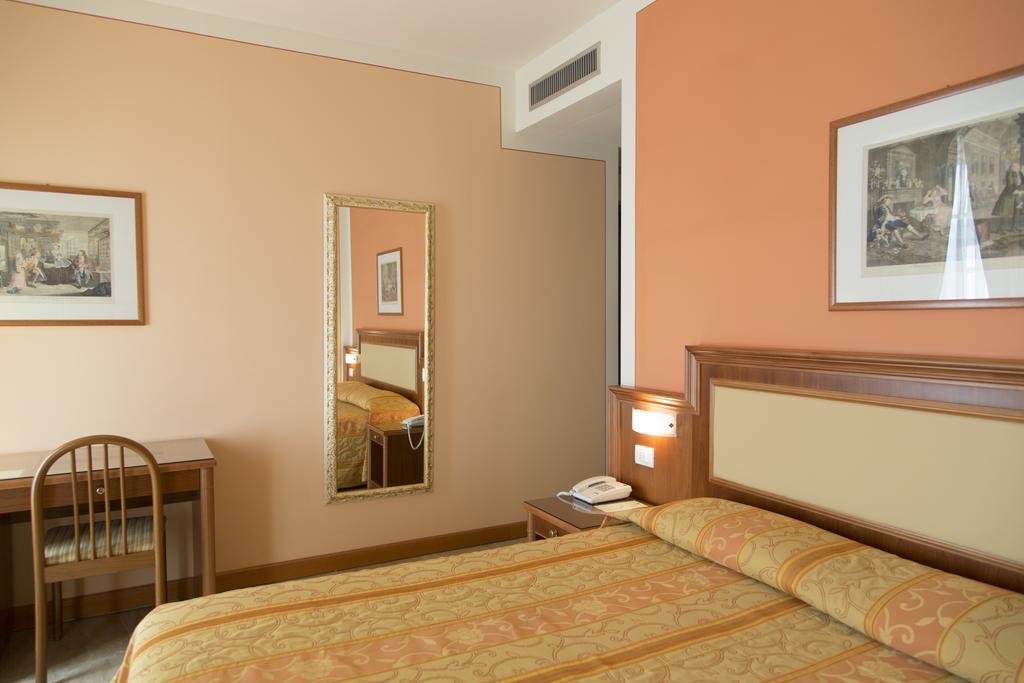 圣哥达多酒店 韦尔巴尼亚 客房 照片